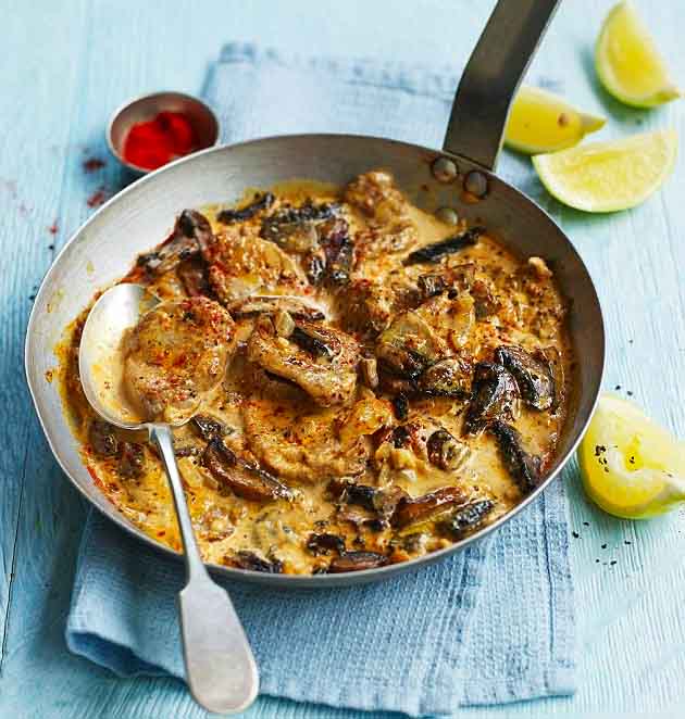 Low Carb Pork Stroganoff In a Frying Pan.