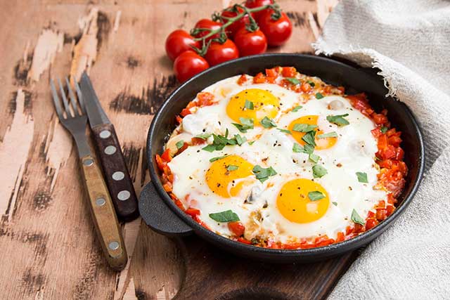 Quick and Simple High-Protein Shakshuka in a Skillet.