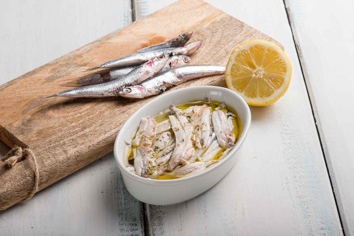 whole-anchovies-and-marinated-anchovy-fillets-in-a-bowl