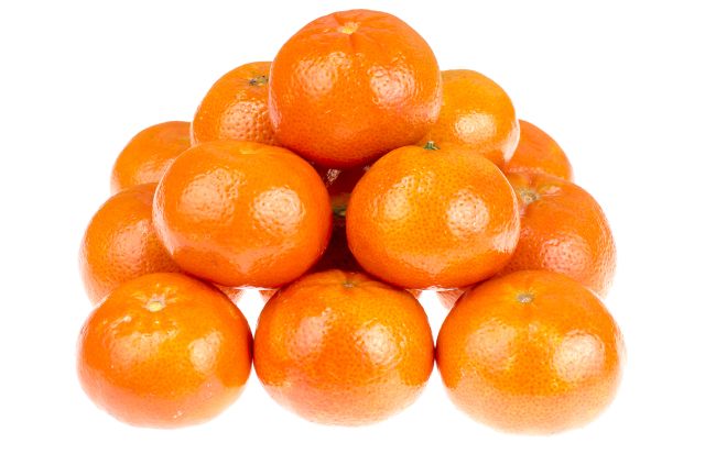 A pile of ripe clementine oranges.